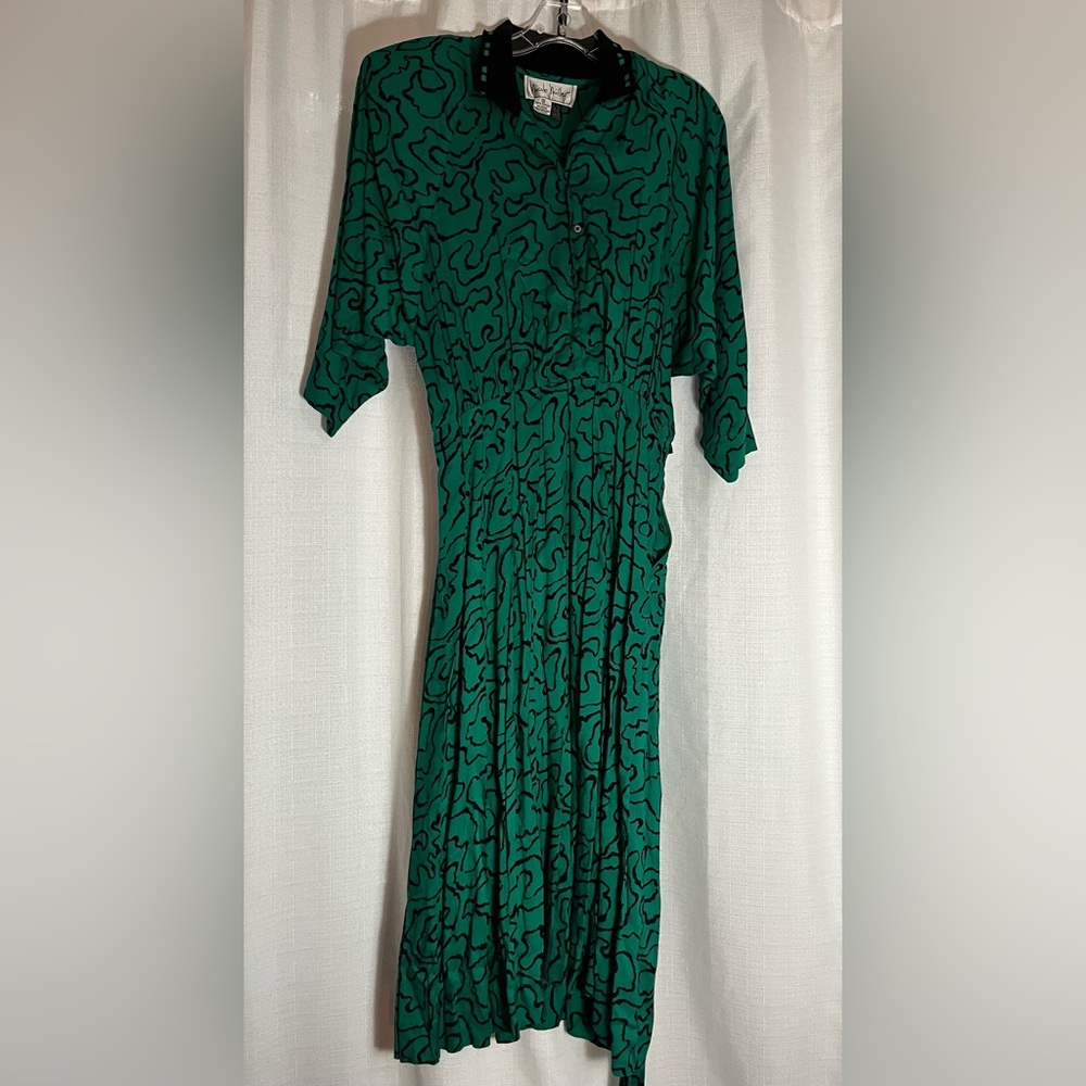 Nicole Miller | vintage green printed dress with shoulderpads and belt
